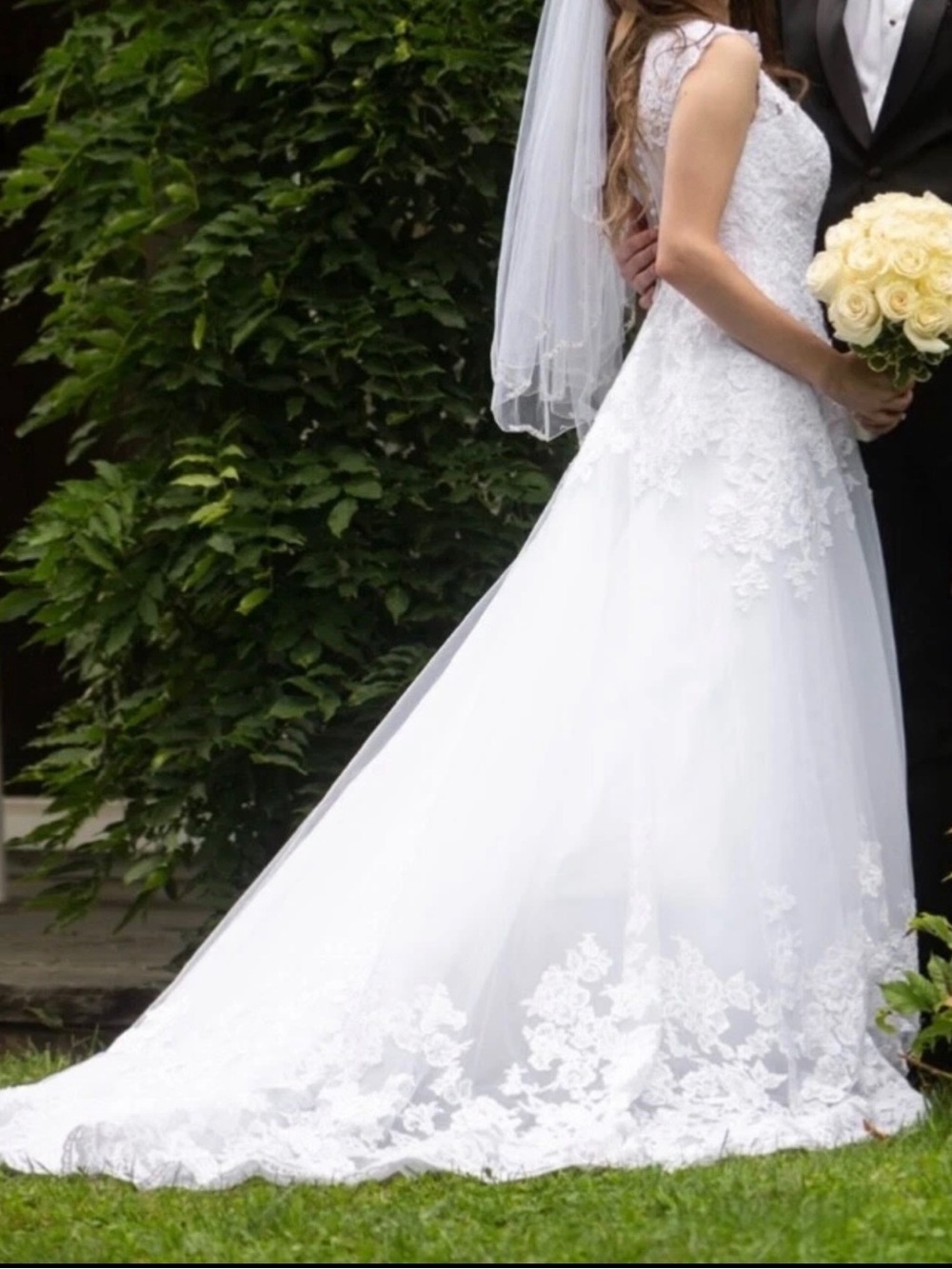 David's Bridal White Lace A-Line Wedding Dress with Veil